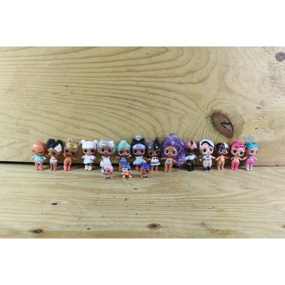 LoL Surprise Dolls Omg Lot of 77+ Dolls including minis Pieces Royal Bee Nomi - Picture 2 of 13